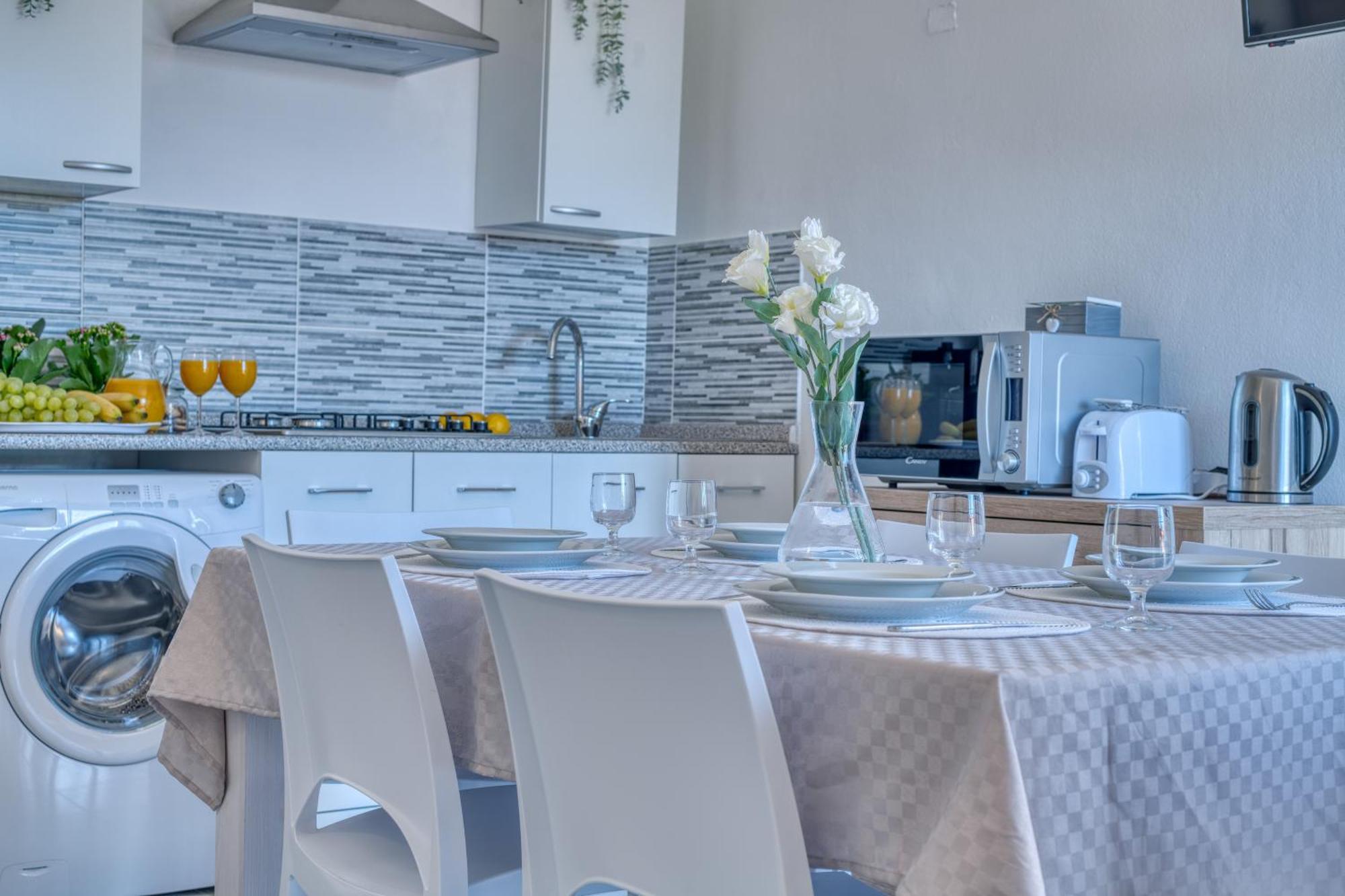 Izzhome Cozy Sunflowers Пула Екстер'єр фото